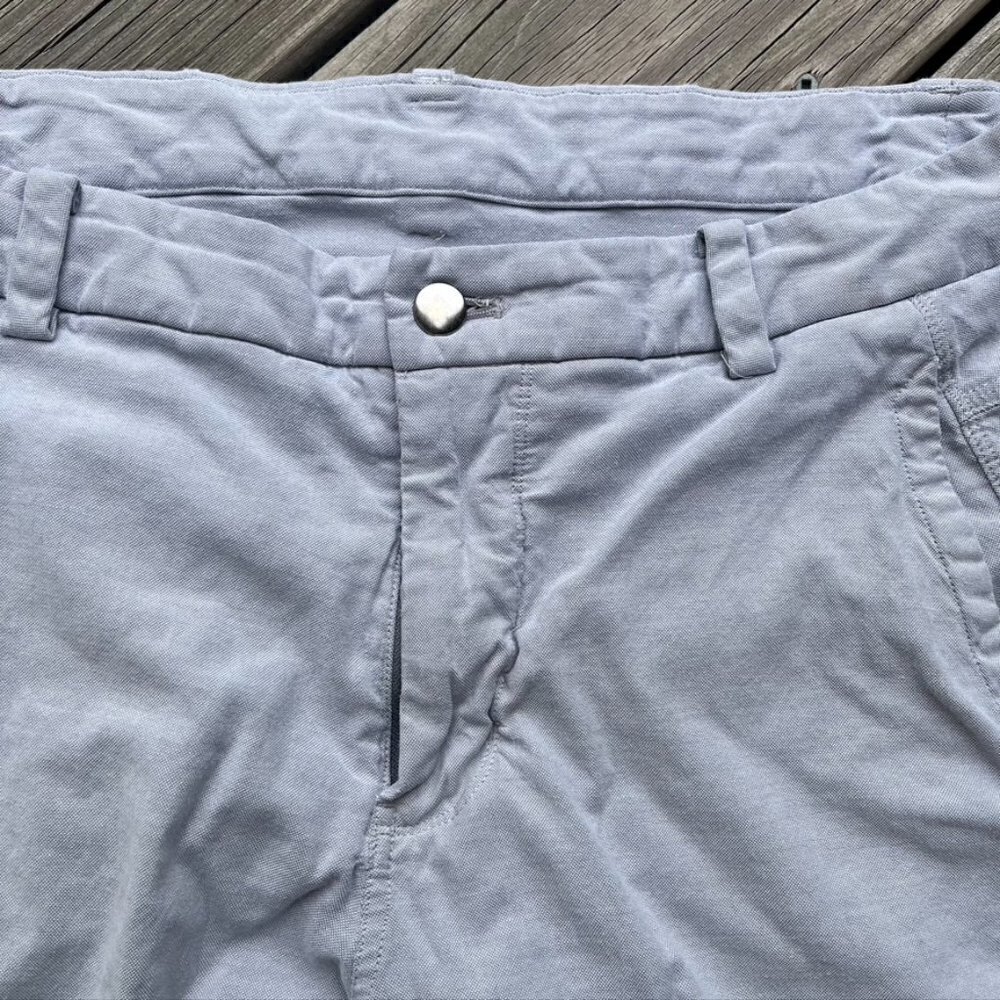 Lululemon Athletica Men's Shorts Gray Chinos Size 36 - Picture 5 of 9